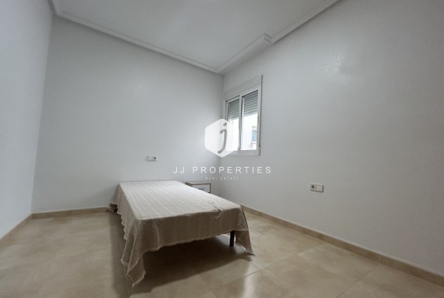Resale - Apartment / flat -
Alicante - Inland