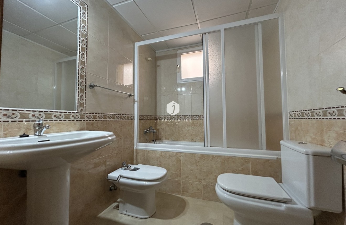 Resale - Apartment / flat -
Alicante - Inland