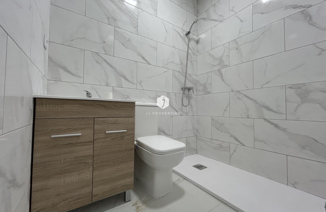 Resale - Apartment / flat -
Alicante - Inland