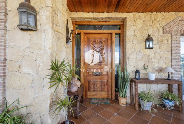 Resale - Villa -
Torrevieja - Costa Blanca