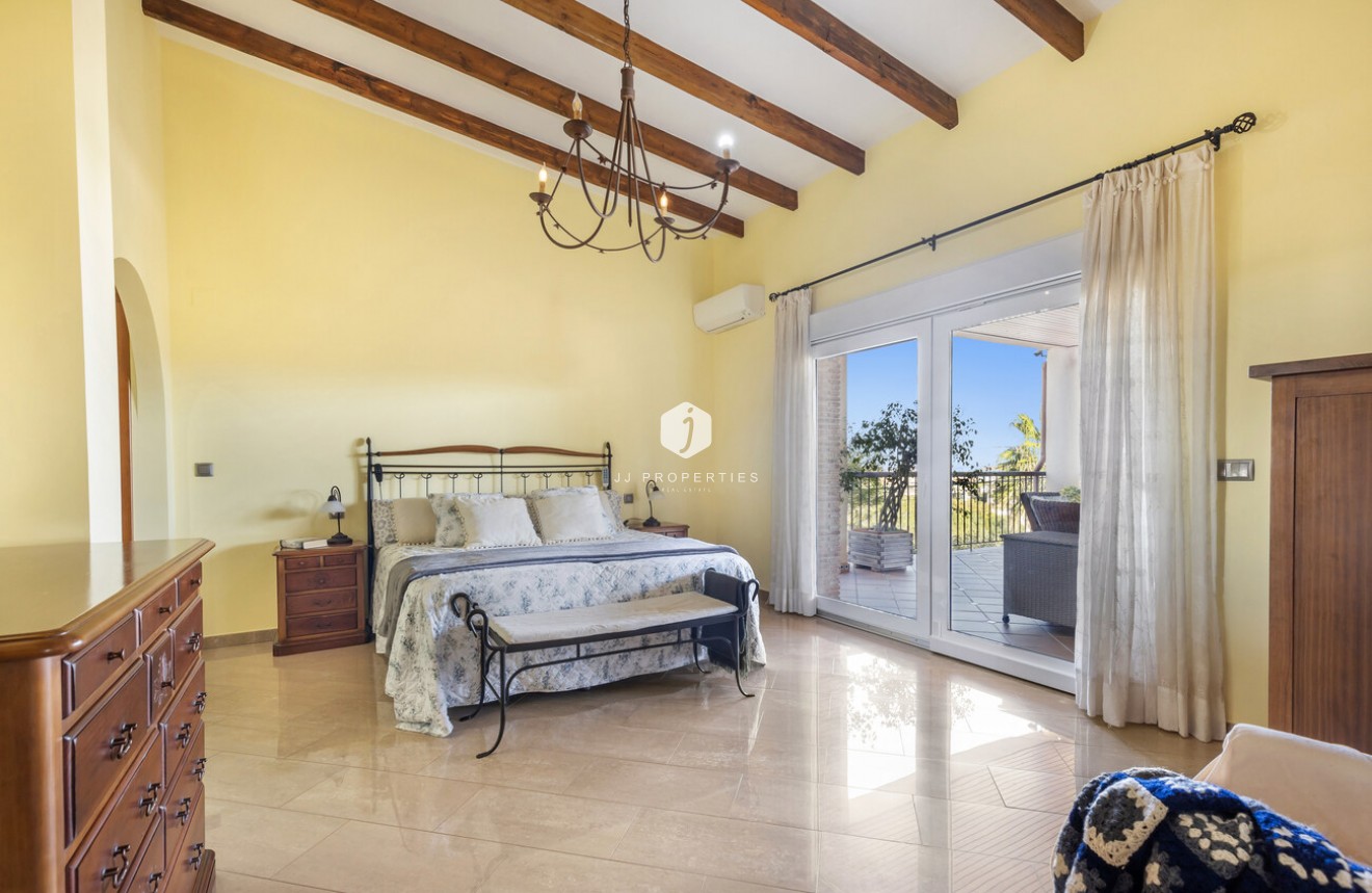 Resale - Villa -
Torrevieja - Costa Blanca