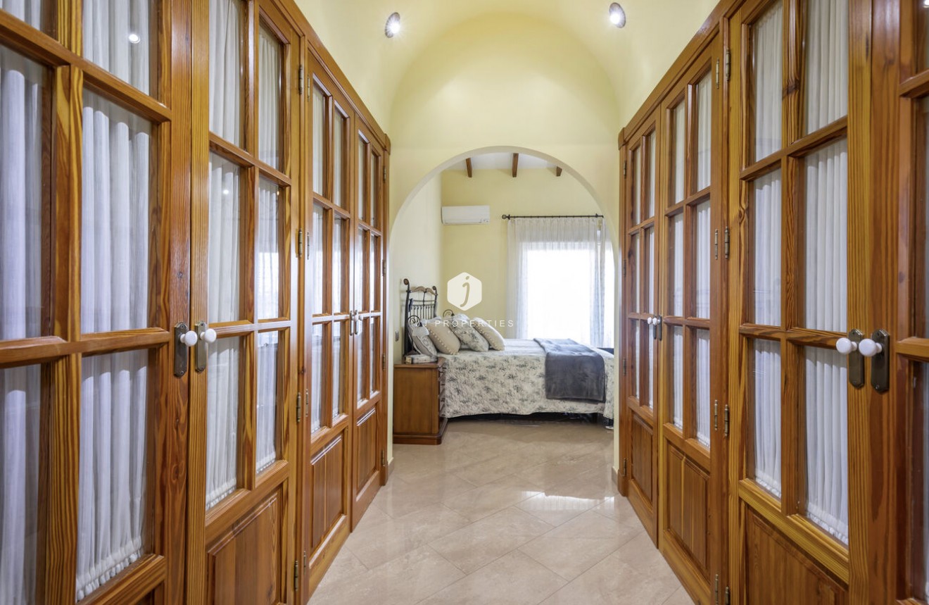 Resale - Villa -
Torrevieja - Costa Blanca