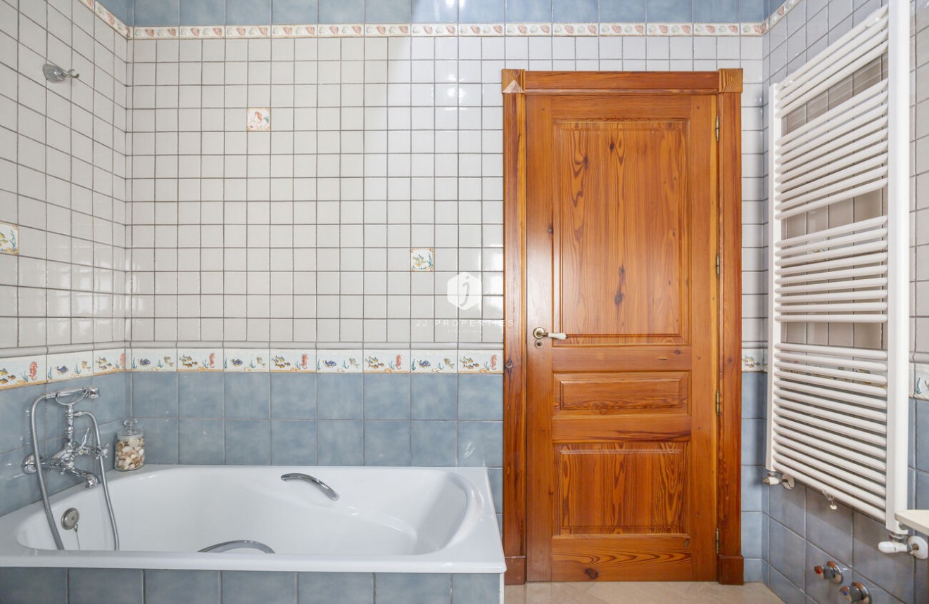 Resale - Villa -
Torrevieja - Costa Blanca