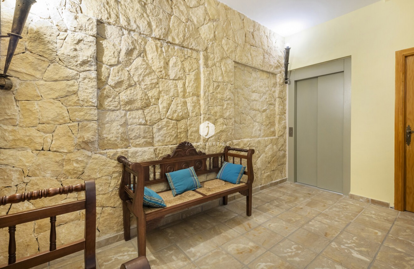 Resale - Villa -
Torrevieja - Costa Blanca