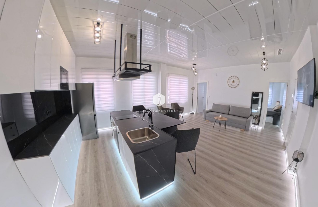 Resale - Apartment / flat -
Torrevieja - Playa del Cura