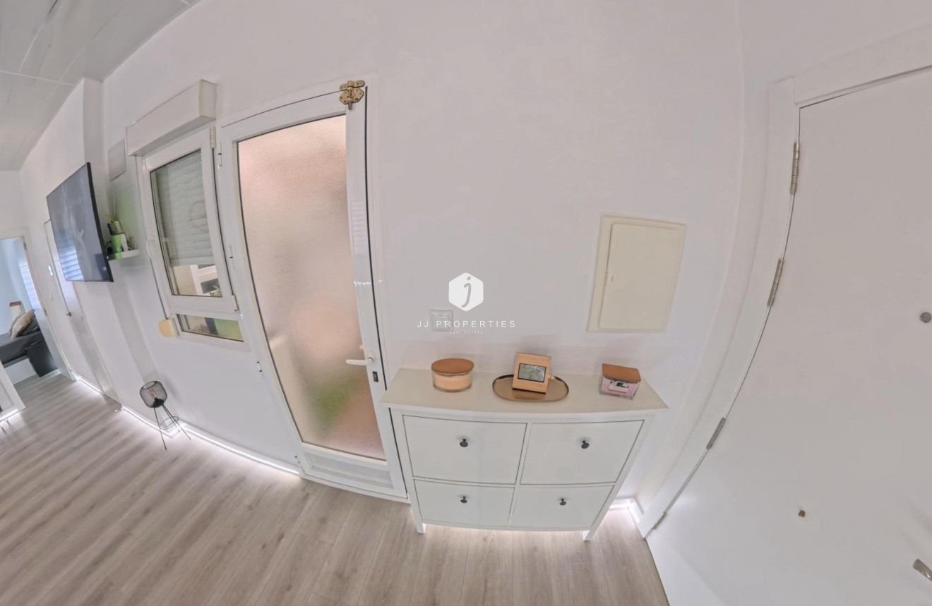 Resale - Apartment / flat -
Torrevieja - Playa del Cura