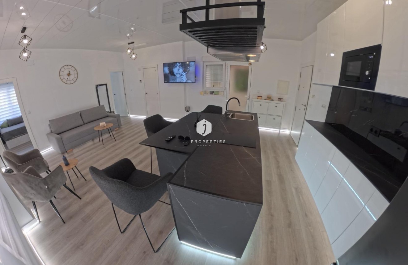 Resale - Apartment / flat -
Torrevieja - Playa del Cura