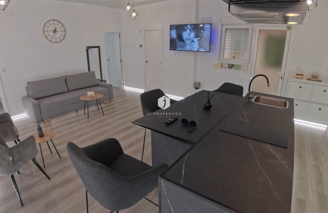 Resale - Apartment / flat -
Torrevieja - Playa del Cura