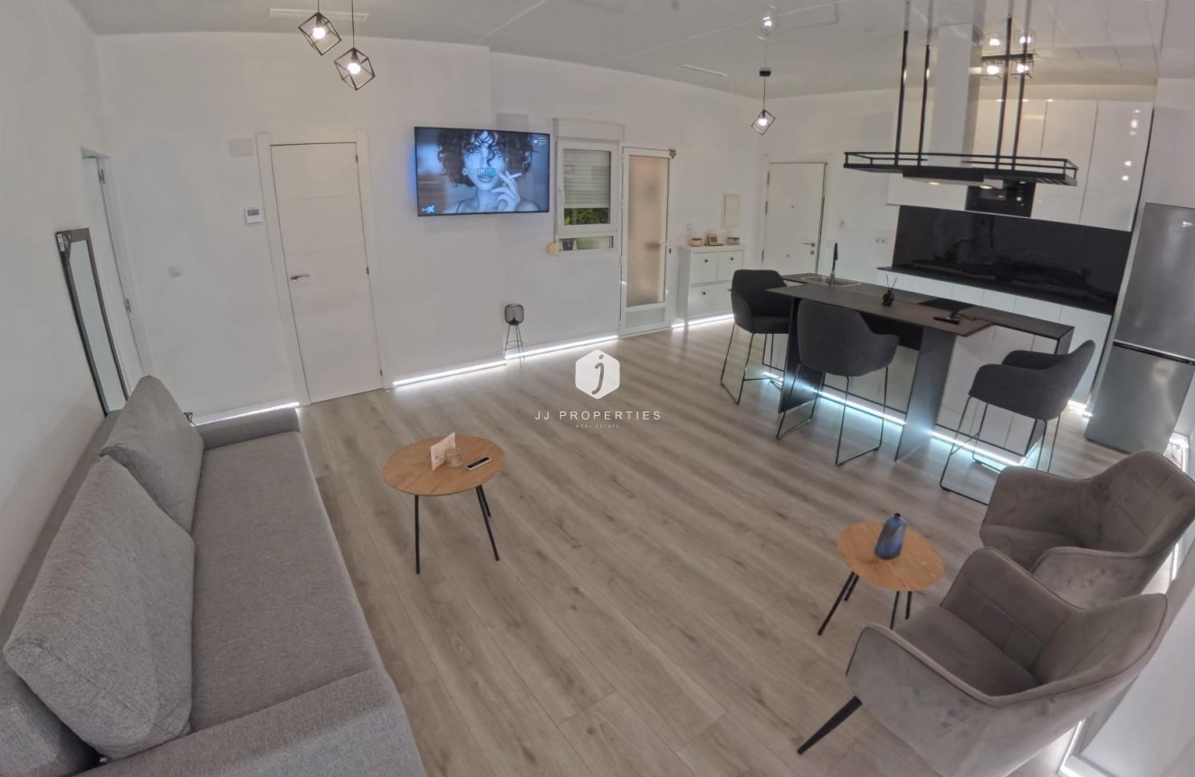 Resale - Apartment / flat -
Torrevieja - Playa del Cura