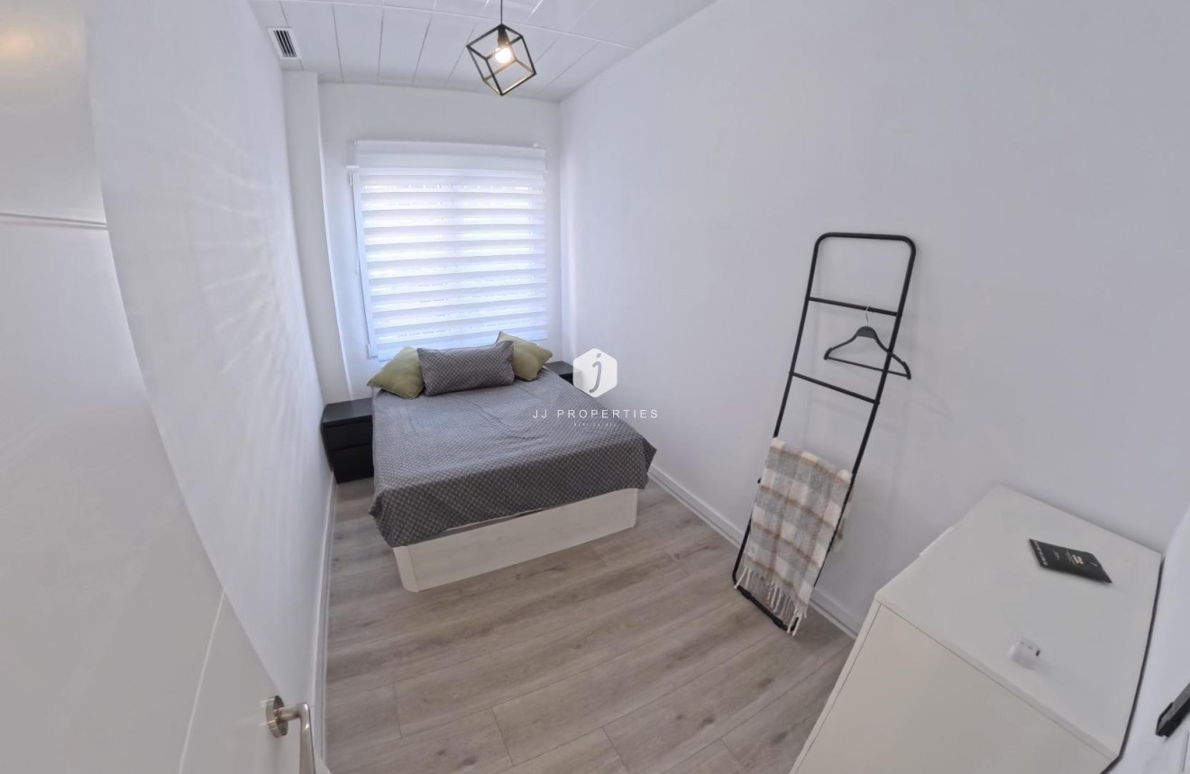 Resale - Apartment / flat -
Torrevieja - Playa del Cura