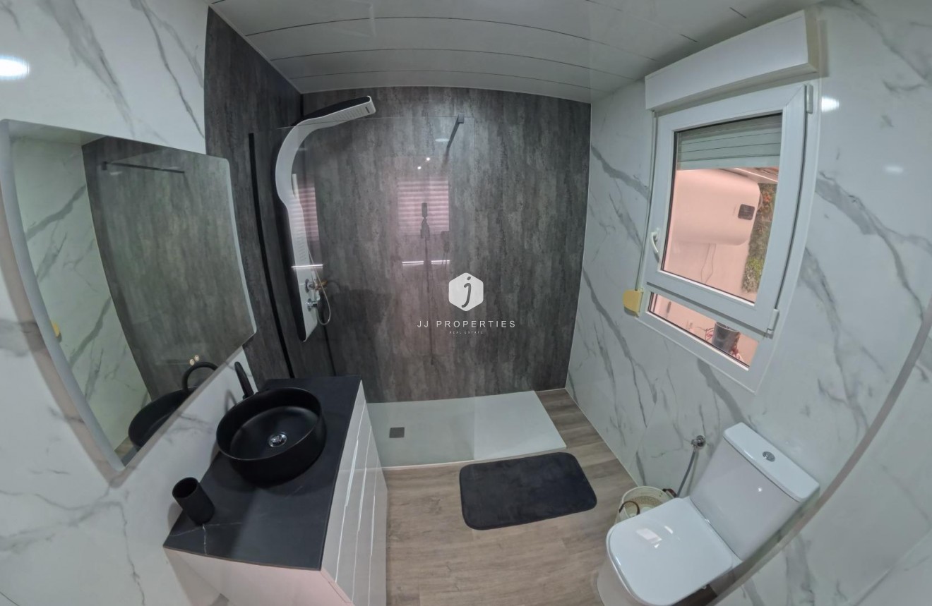 Resale - Apartment / flat -
Torrevieja - Playa del Cura