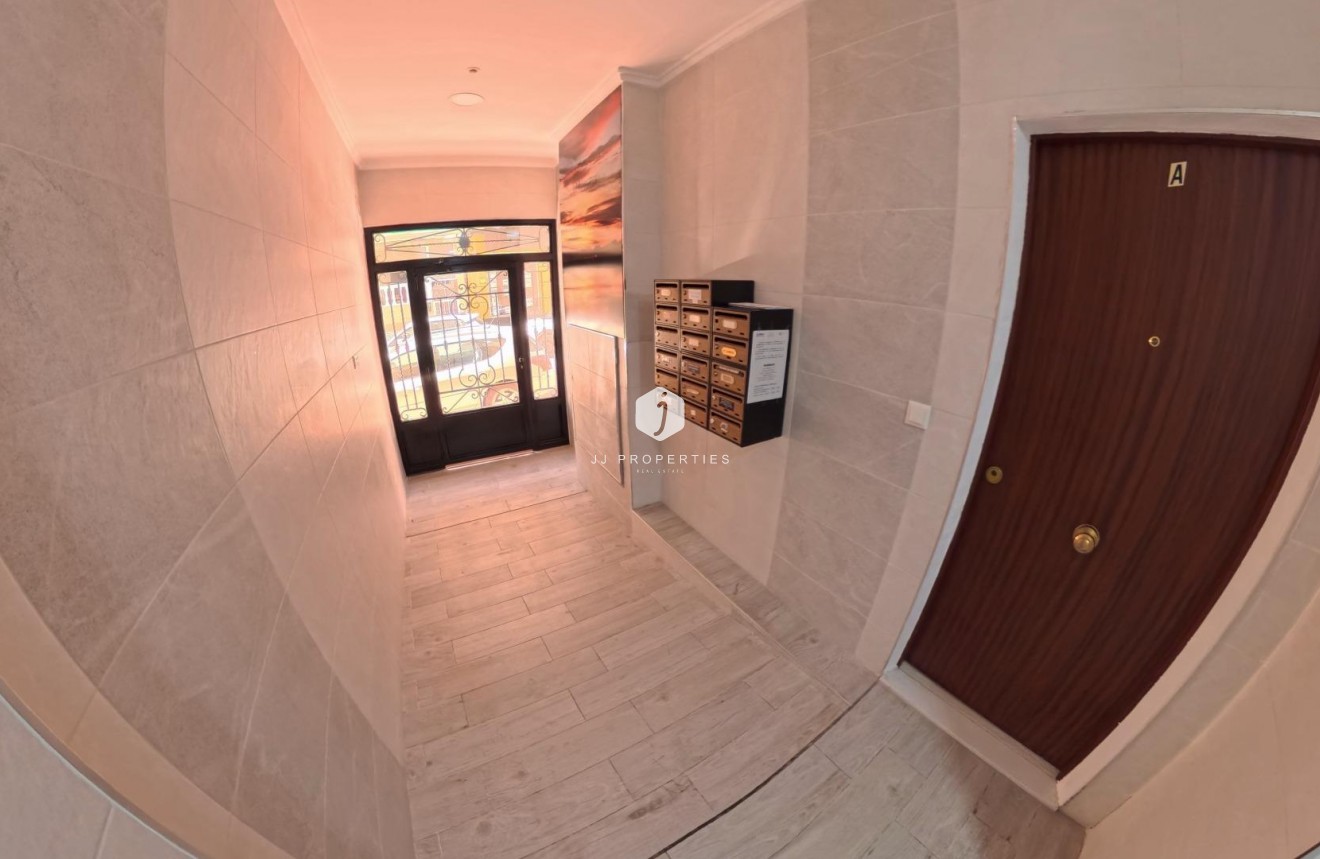 Resale - Apartment / flat -
Torrevieja - Playa del Cura