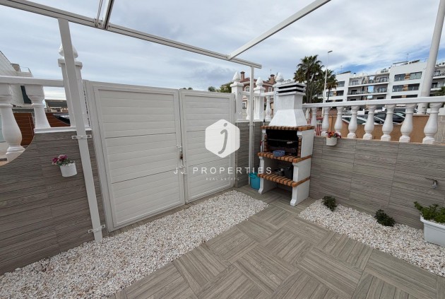 Resale - Chalet -
Orihuela Costa - La Zenia