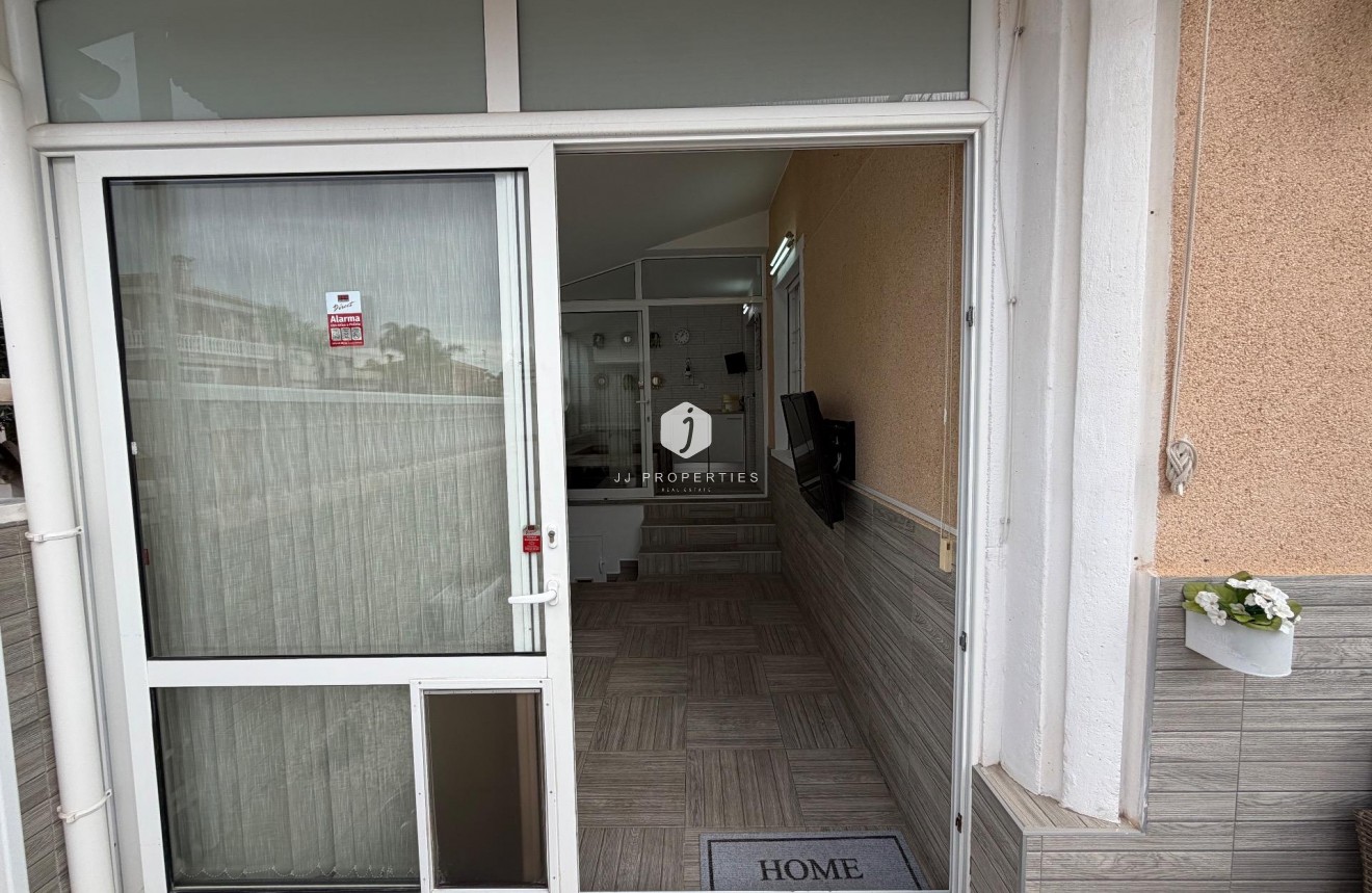 Resale - Chalet -
Orihuela Costa - La Zenia