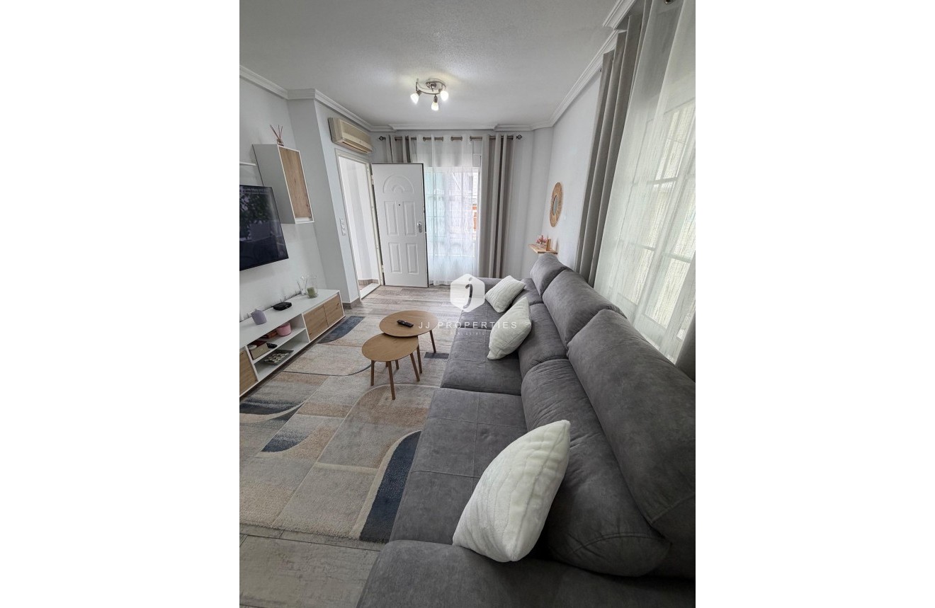 Resale - Chalet -
Orihuela Costa - La Zenia