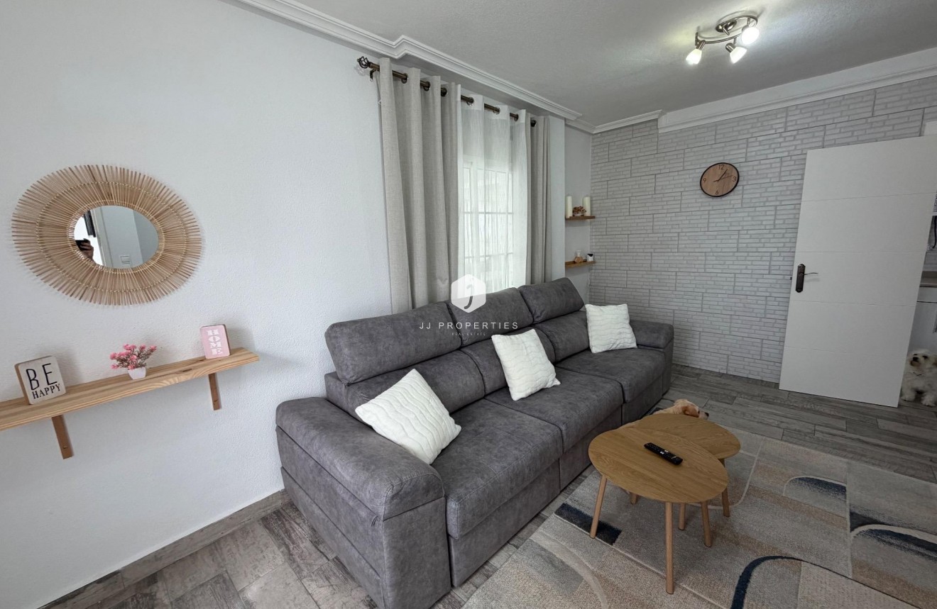 Resale - Chalet -
Orihuela Costa - La Zenia