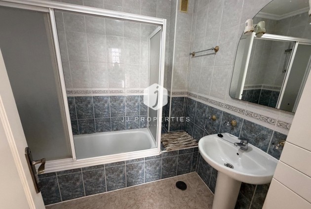 Resale - Chalet -
Orihuela Costa - La Zenia