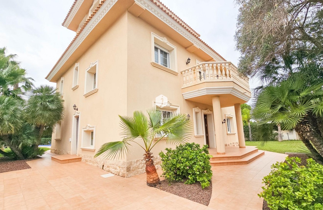 Tweedehands - Villa -
Cabo Roig