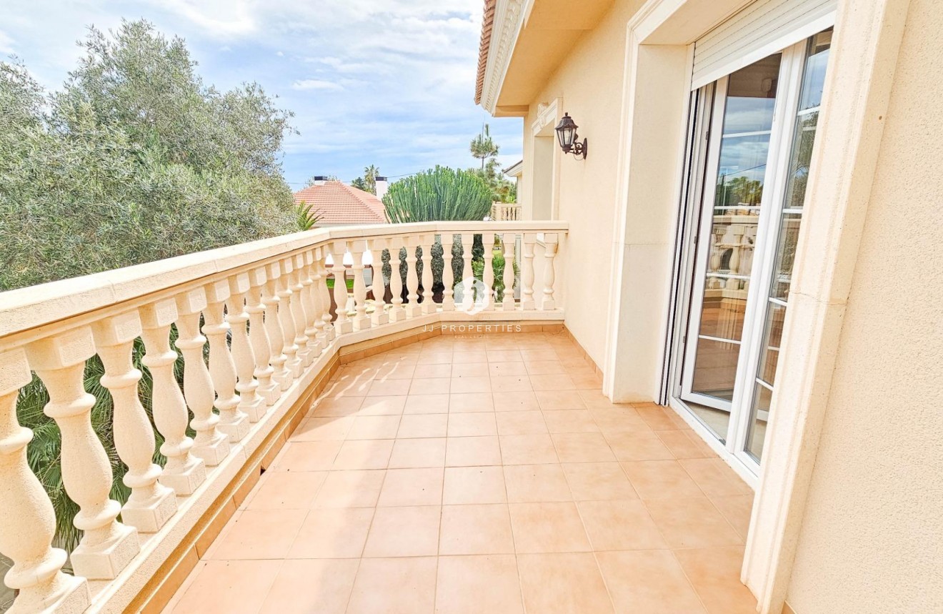 Tweedehands - Villa -
Cabo Roig