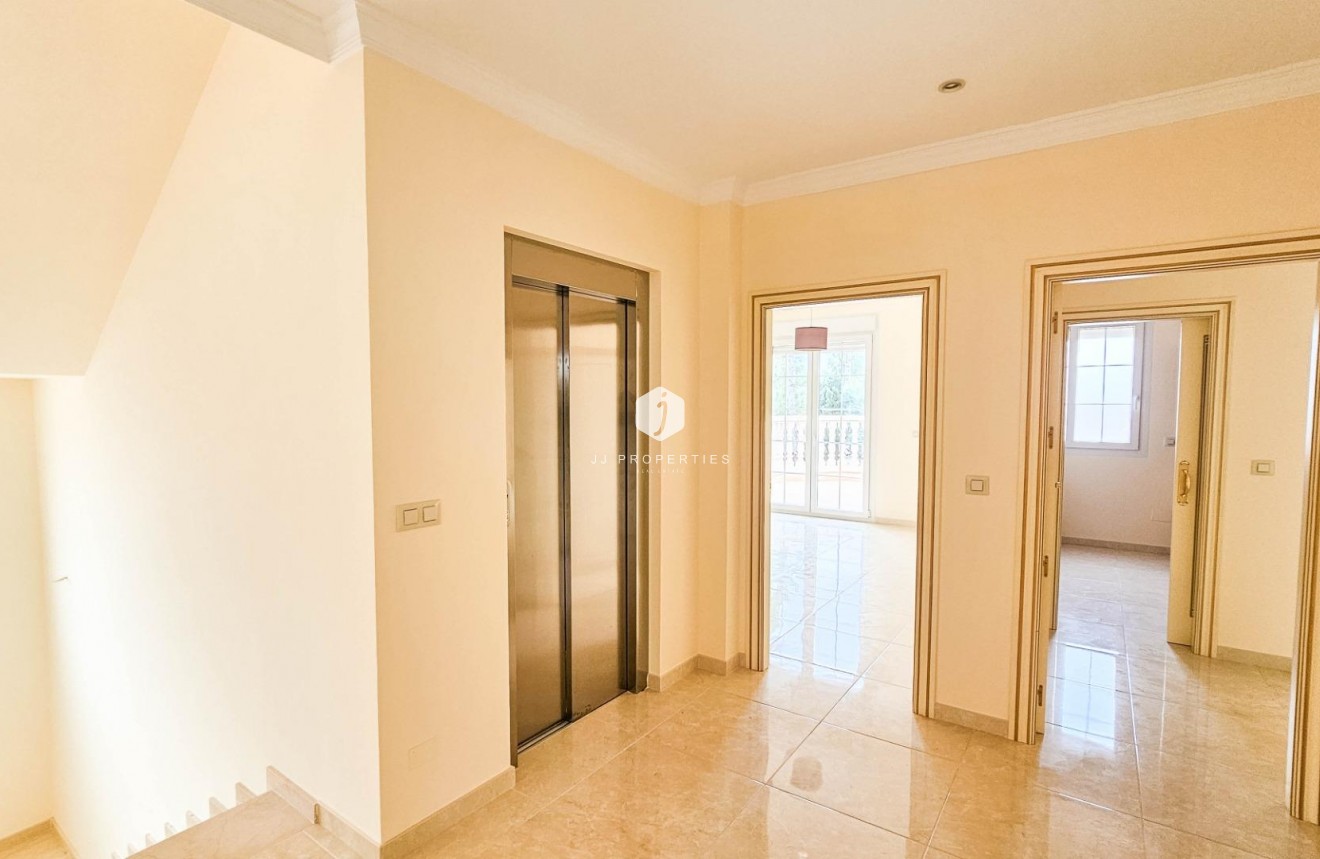 Tweedehands - Villa -
Cabo Roig