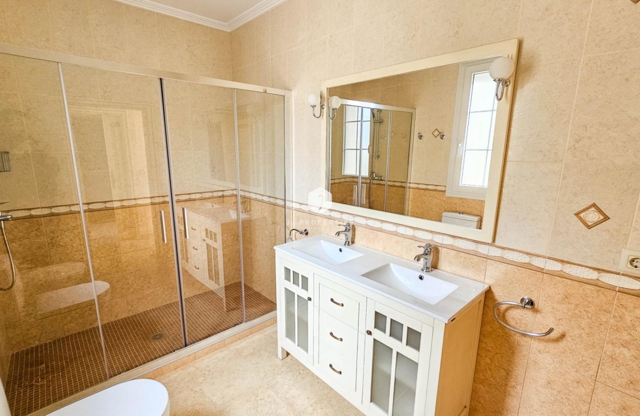 Tweedehands - Villa -
Cabo Roig