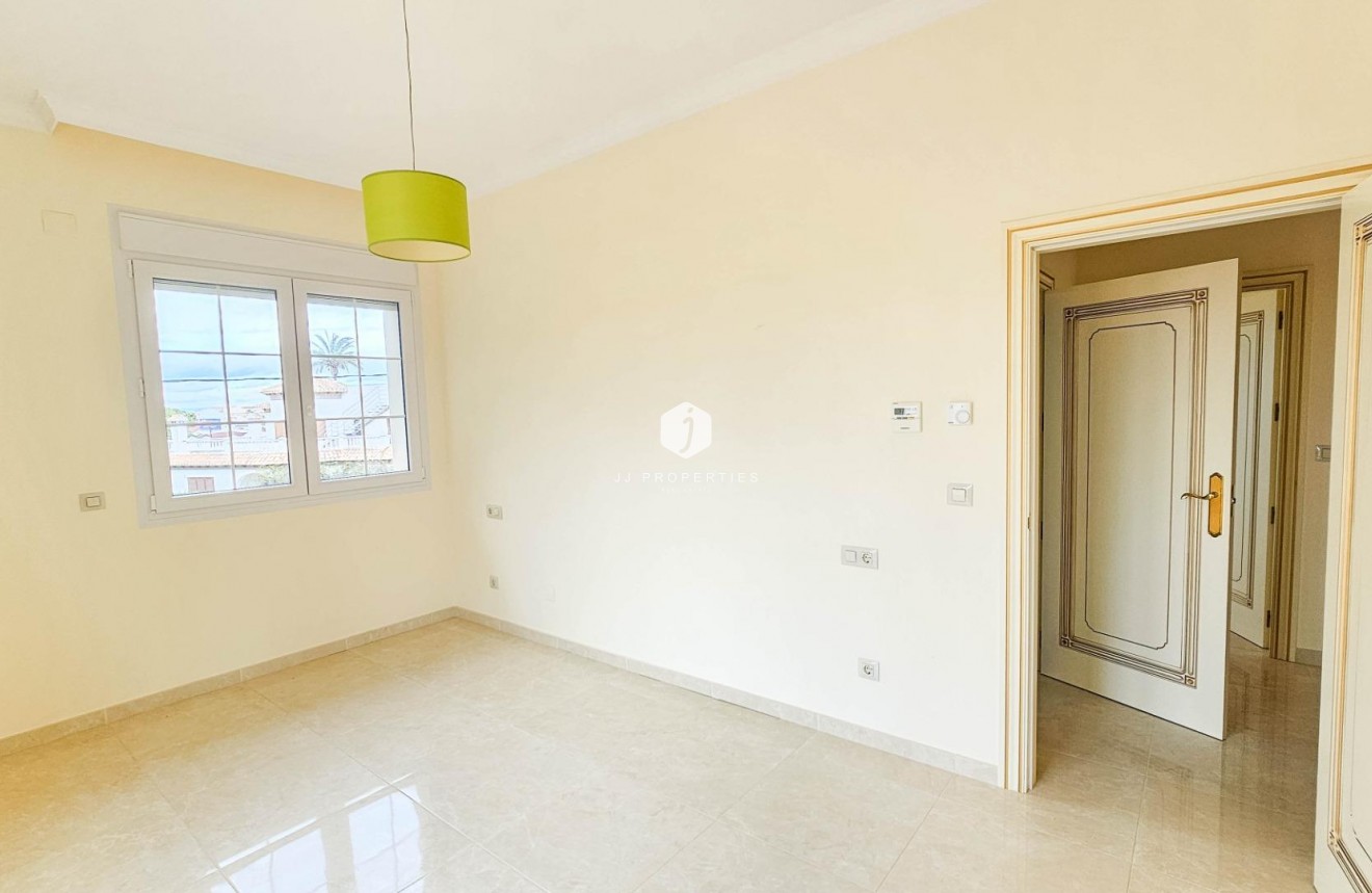 Tweedehands - Villa -
Cabo Roig