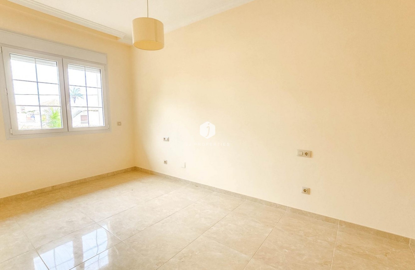 Tweedehands - Villa -
Cabo Roig