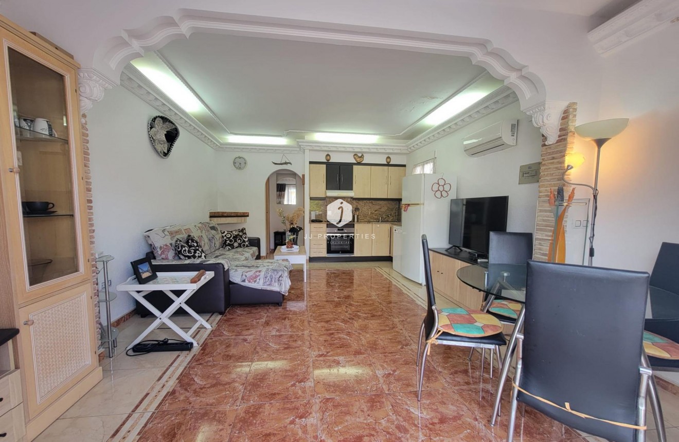 Resale - Chalet -
Torrevieja - El chaparral