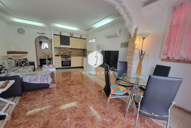 Resale - Chalet -
Torrevieja - El chaparral