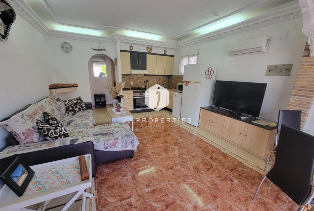 Resale - Chalet -
Torrevieja - El chaparral