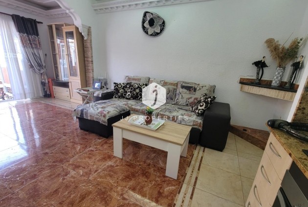 Resale - Chalet -
Torrevieja - El chaparral