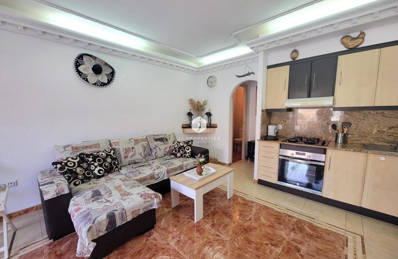 Resale - Chalet -
Torrevieja - El chaparral