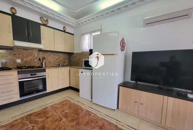 Resale - Chalet -
Torrevieja - El chaparral