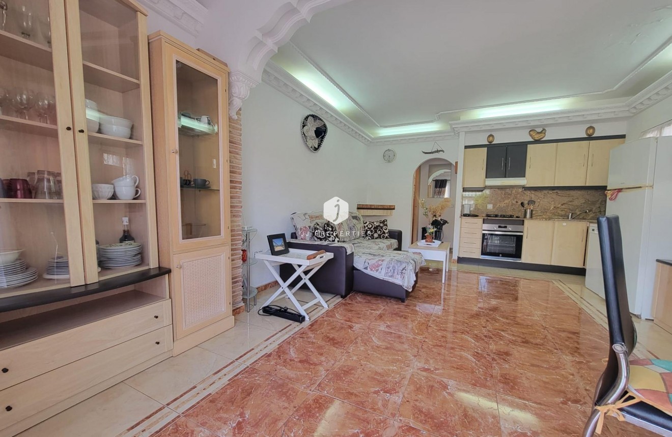 Resale - Chalet -
Torrevieja - El chaparral