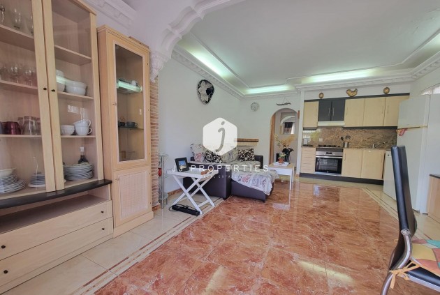 Resale - Chalet -
Torrevieja - El chaparral