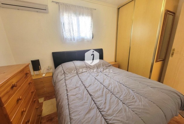 Resale - Chalet -
Torrevieja - El chaparral