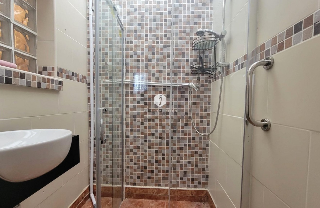 Resale - Chalet -
Torrevieja - El chaparral