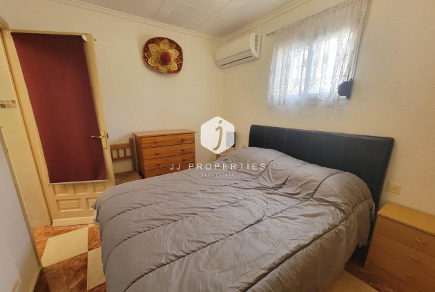 Resale - Chalet -
Torrevieja - El chaparral