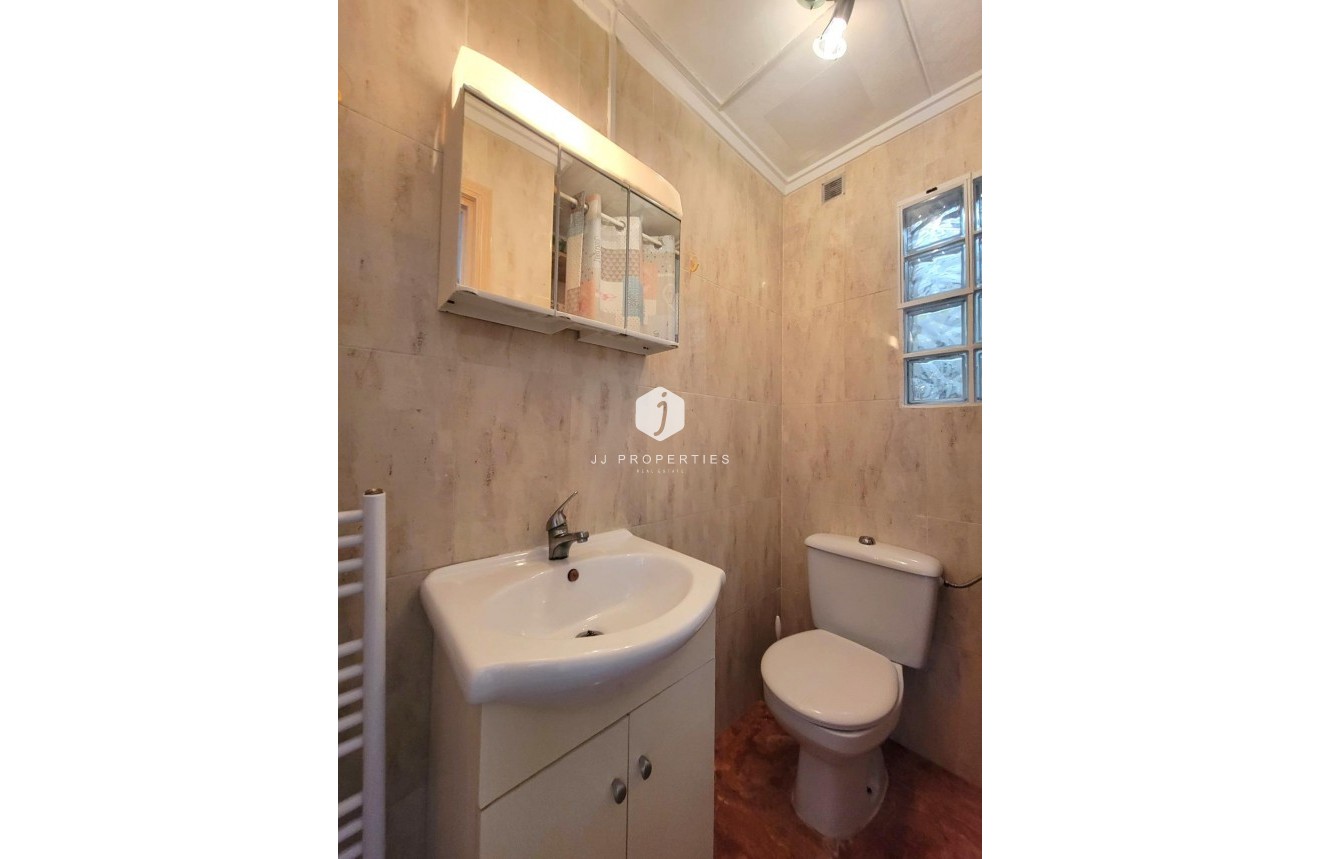 Resale - Chalet -
Torrevieja - El chaparral