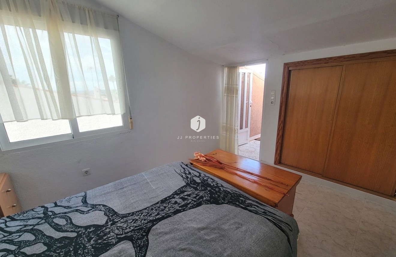 Resale - Chalet -
Torrevieja - El chaparral