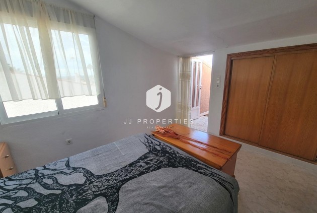 Resale - Chalet -
Torrevieja - El chaparral