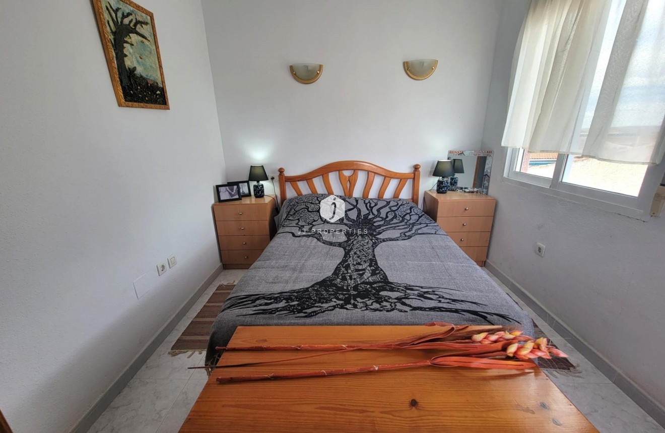 Resale - Chalet -
Torrevieja - El chaparral