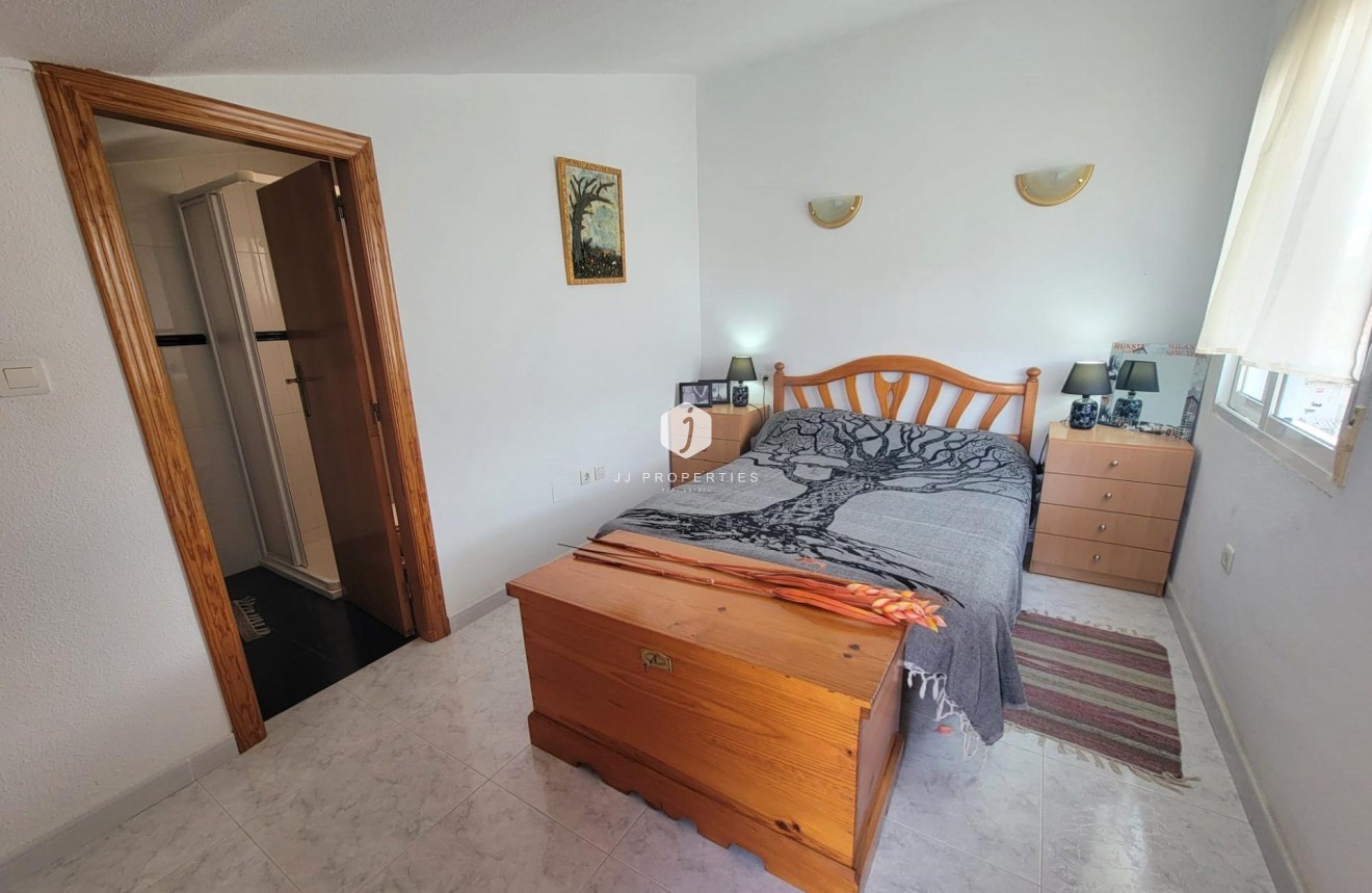 Resale - Chalet -
Torrevieja - El chaparral