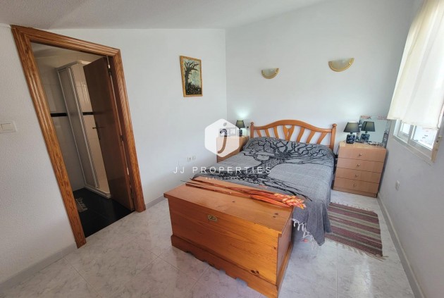 Resale - Chalet -
Torrevieja - El chaparral