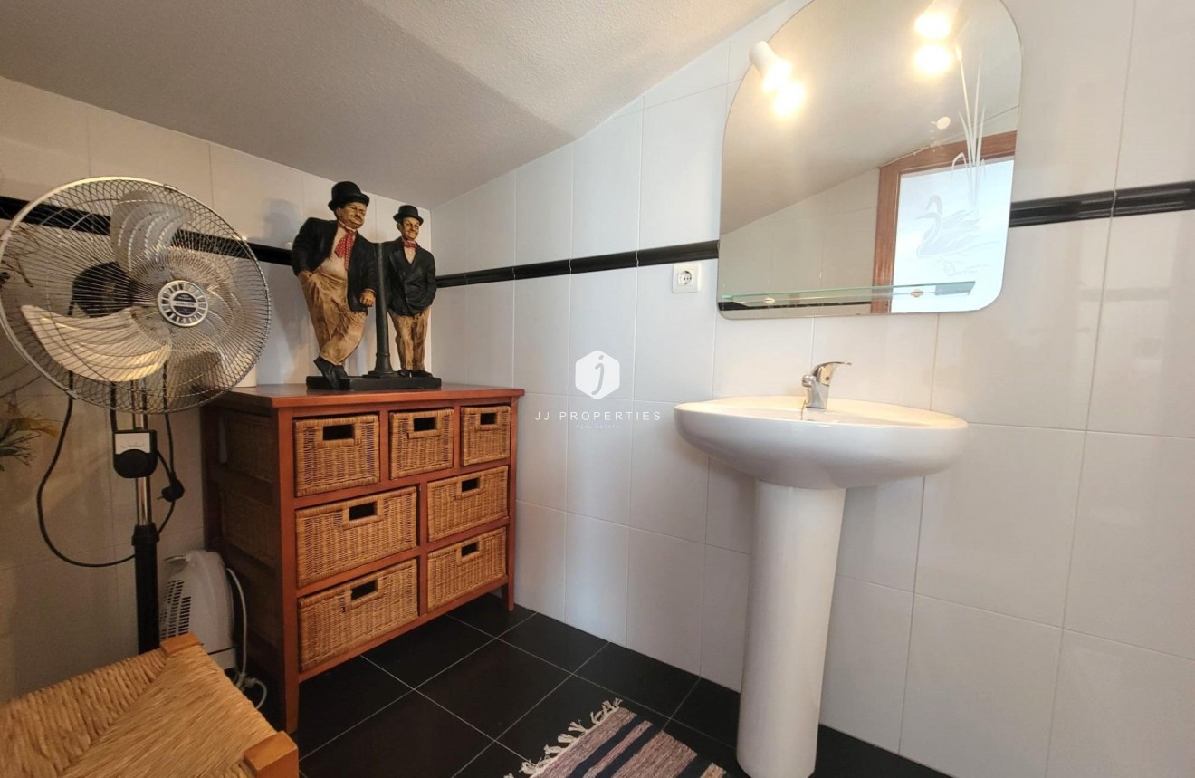 Resale - Chalet -
Torrevieja - El chaparral