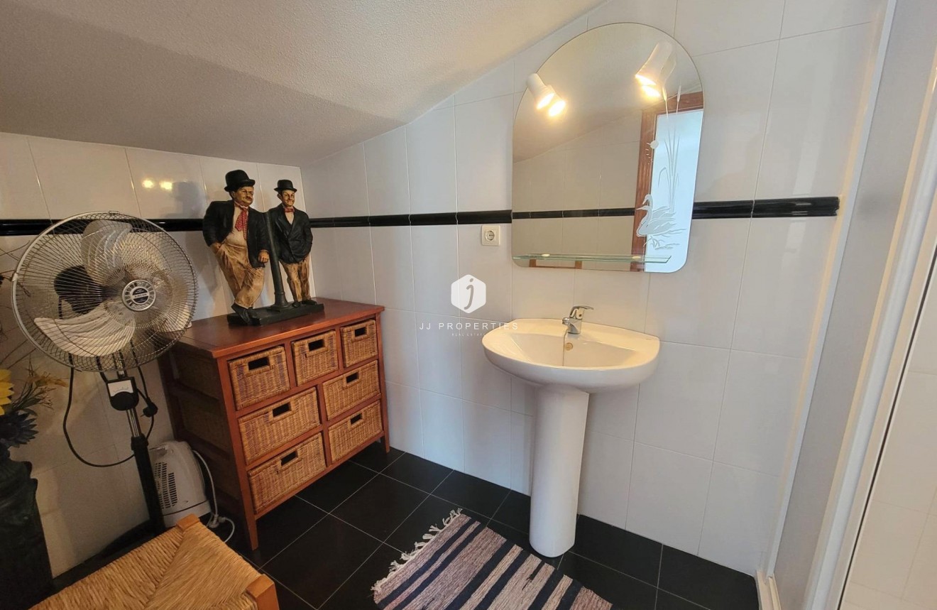 Resale - Chalet -
Torrevieja - El chaparral