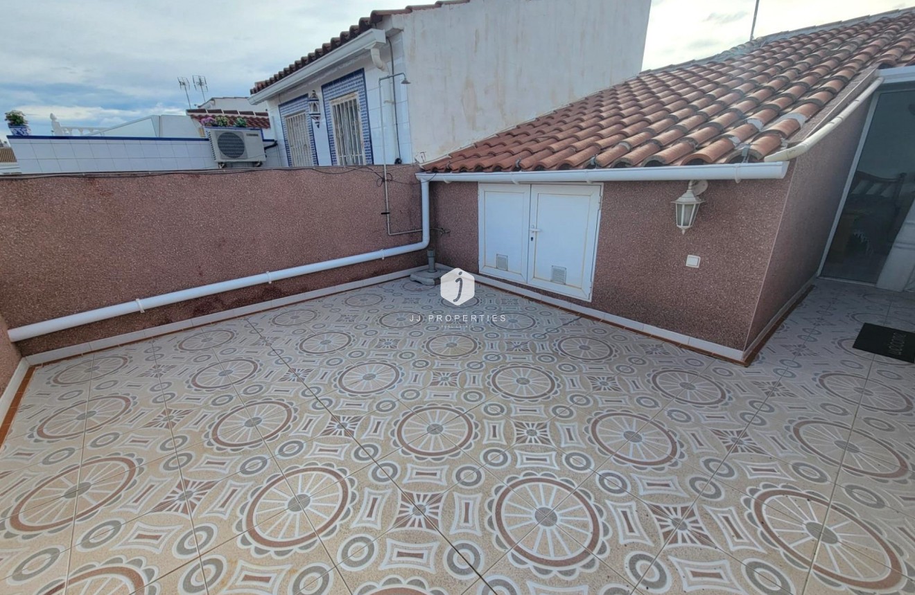 Resale - Chalet -
Torrevieja - El chaparral