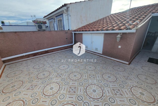 Resale - Chalet -
Torrevieja - El chaparral