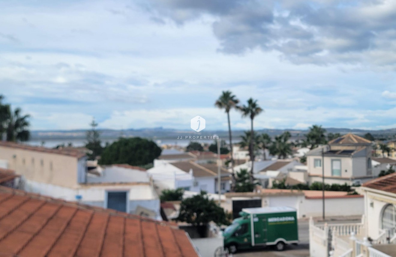 Resale - Chalet -
Torrevieja - El chaparral