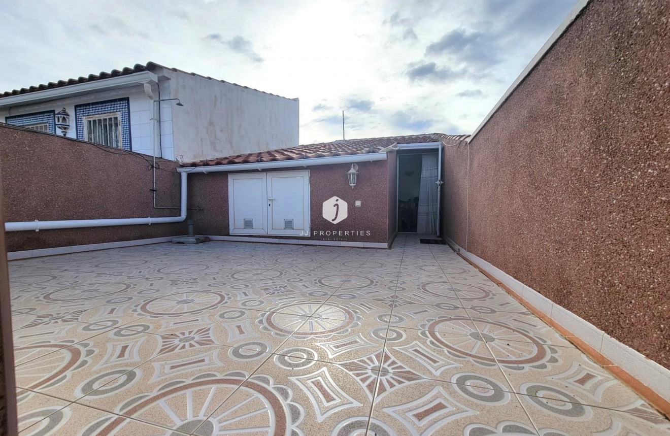 Resale - Chalet -
Torrevieja - El chaparral